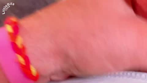 Littlebits1234 online show from July 15, 3:46 pm