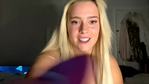 Littleblonde010 online show from April 18, 8:51 pm