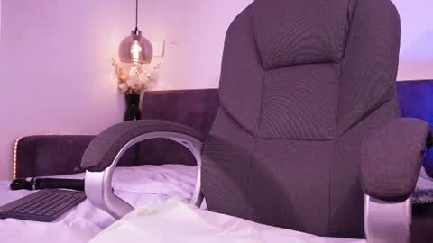 Sophie online show from August 5, 5:49 am