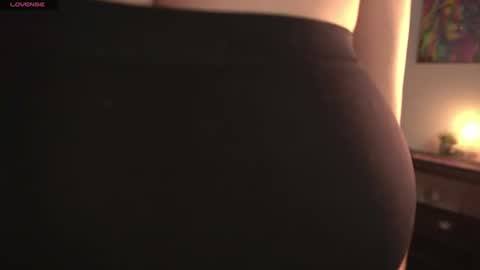 littlefreckles_ online show from August 4, 8:50 pm