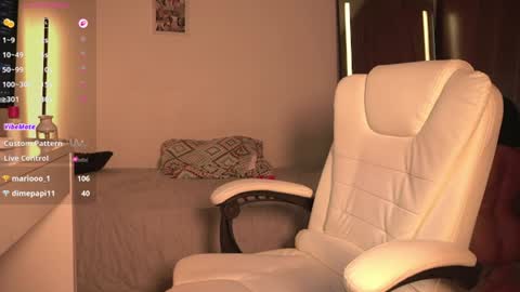 littlefreckles_ online show from August 11, 9:50 pm