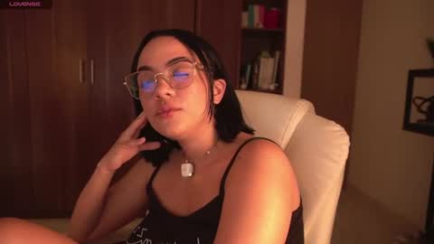 littlefreckles_ online show from August 14, 1:09 am