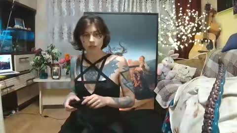 littlehappines online show from May 3, 8:03 pm