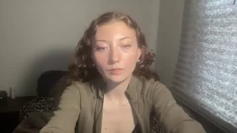 littlejuliette777 online show from August 7, 9:37 pm