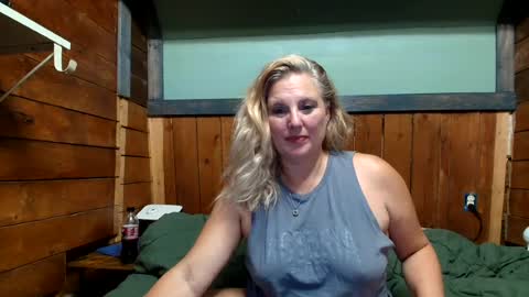 lisanixs online show from August 12, 8:55 pm