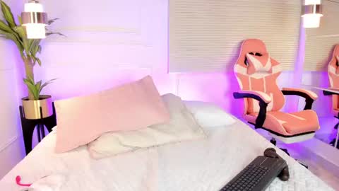 littlennina online show from August 15, 12:47 am