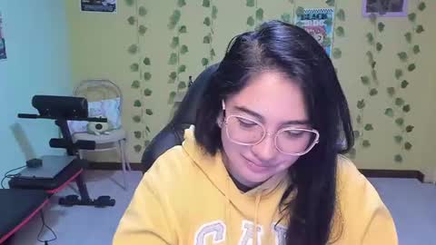 Mia  online show from June 27, 11:46 am