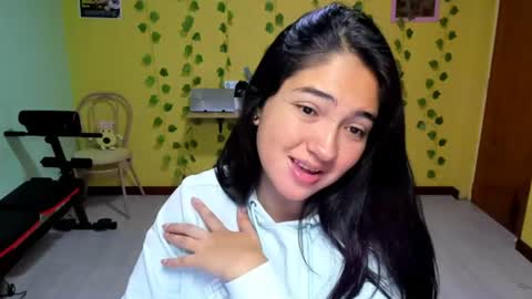Mia  online show from August 7, 4:45 am