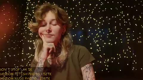 Niki  free tg channel with some photos gifs and info about streams  online show from August 17, 11:26 am
