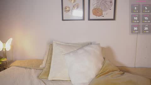 littletammy_ online show from May 17, 6:42 pm