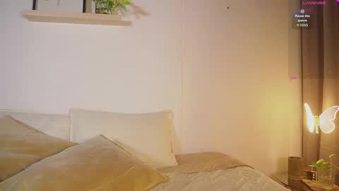 littletammy_ online show from June 2, 6:00 pm