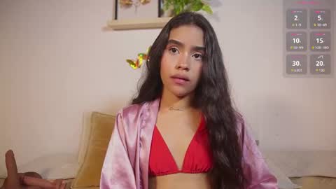 littletammy_ online show from September 5, 5:40 pm