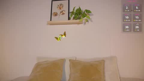 littletammy_ online show from September 9, 11:40 am