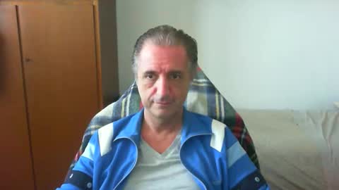 liuk53 online show from May 12, 1:44 pm