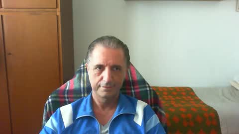 liuk53 online show from May 18, 1:22 pm