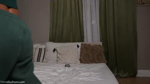 Liv and Drew online show from July 25, 1:09 am