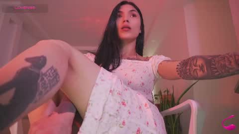 Emily  R online show from August 13, 6:00 pm