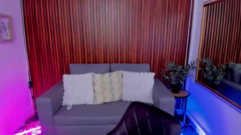 LIZ online show from September 9, 9:27 pm