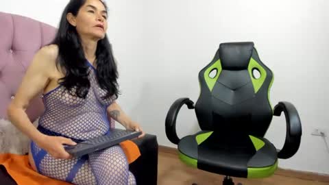 liz_grettel online show from August 4, 8:50 pm