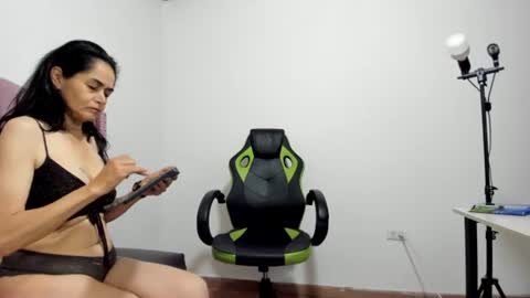 liz_grettel online show from August 5, 9:57 pm