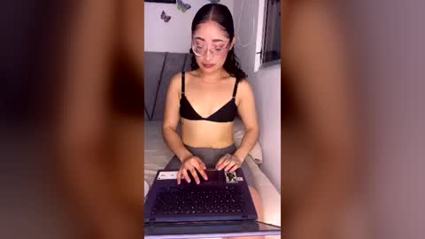 liz_ross_ online show from June 14, 11:35 pm