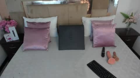 Liz  online show from August 8, 7:36 pm