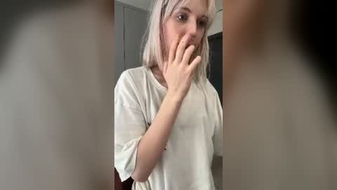 Lizzy online show from August 8, 1:00 pm