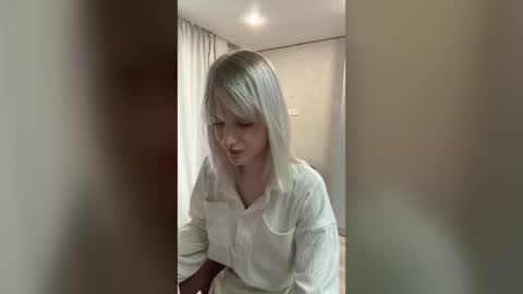 Lizzy online show from August 12, 10:50 am