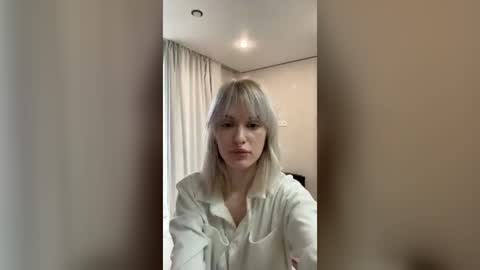 Lizzy online show from August 12, 12:18 pm