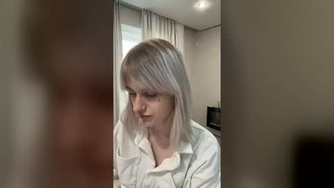 Lizzy online show from August 12, 1:24 pm