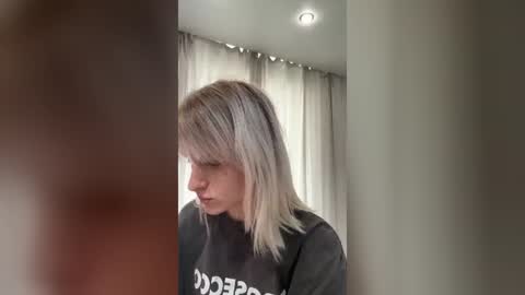Lizzy online show from August 13, 12:19 pm