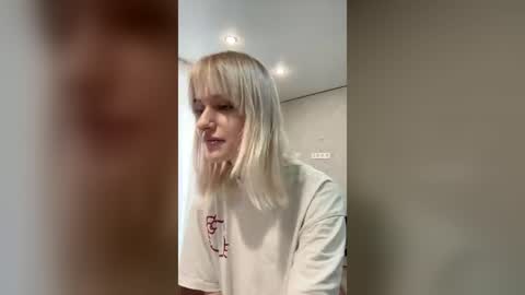 Lizzy online show from August 14, 11:14 am