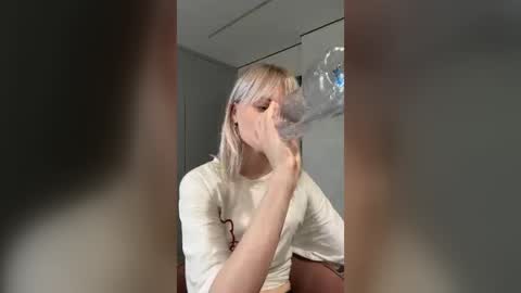 Lizzy online show from August 15, 1:48 pm