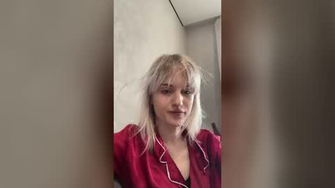 Lizzy online show from August 18, 11:16 am