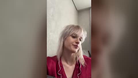 Lizzy online show from August 18, 12:22 pm