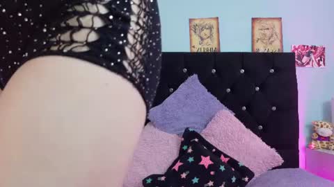 lizz_bela1 online show from August 15, 10:58 pm