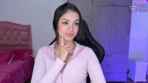 Lizzie Corner  online show from August 5, 9:02 pm
