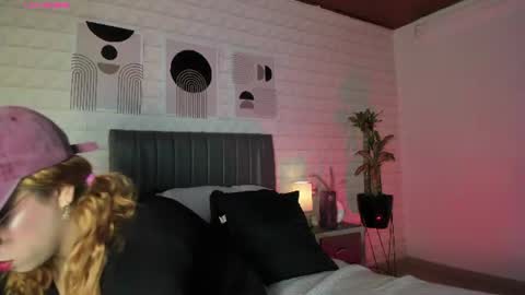 lizzie_evans online show from August 8, 12:05 pm