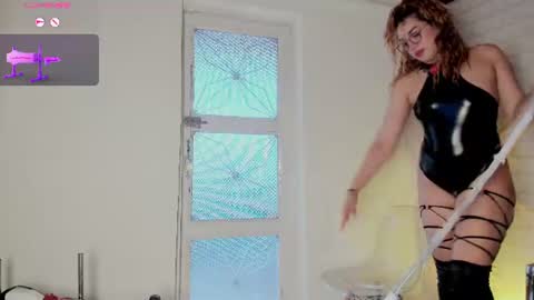 lizzie_evans online show from August 14, 5:38 pm