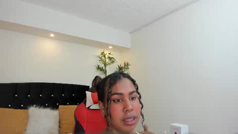 lizzie_williamss online show from August 7, 4:23 am