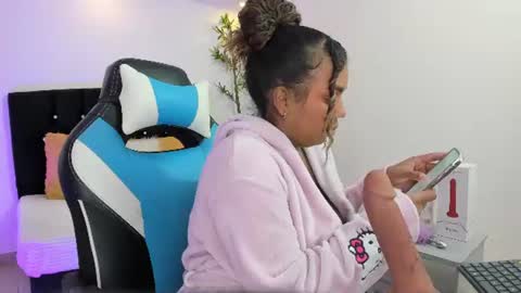 lizzie_williamss online show from August 11, 7:10 am