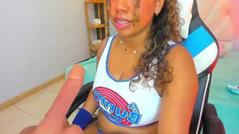 lizzie_williamss online show from August 15, 4:38 am