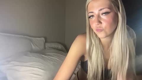 lizzy2bizzy online show from April 27, 8:20 pm