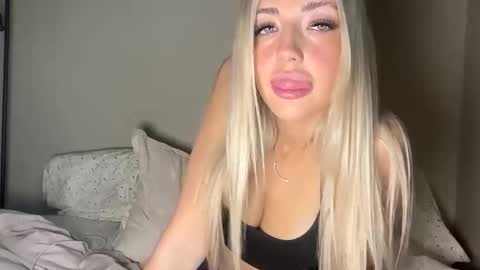 lizzy2bizzy online show from May 4, 7:26 pm