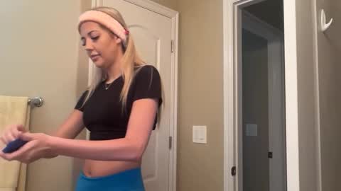 lizzy2bizzy online show from May 26, 3:57 pm