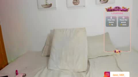 independent model online show from June 14, 8:28 pm