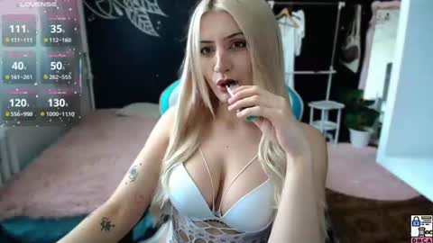 lizzycumm online show from August 15, 8:18 am