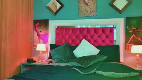 lizzymontana online show from August 2, 11:28 am