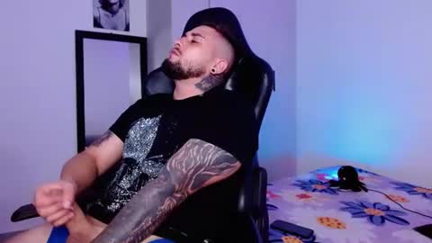 lliamm 2 online show from July 26, 5:56 am