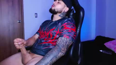 lliamm 2 online show from August 7, 5:51 am